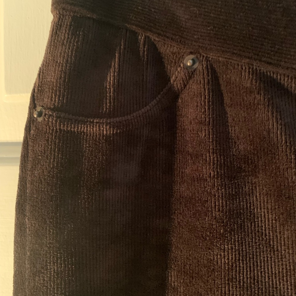 Verá Wang corduroy leggings in dark cocoa with pocket detail. Size MD